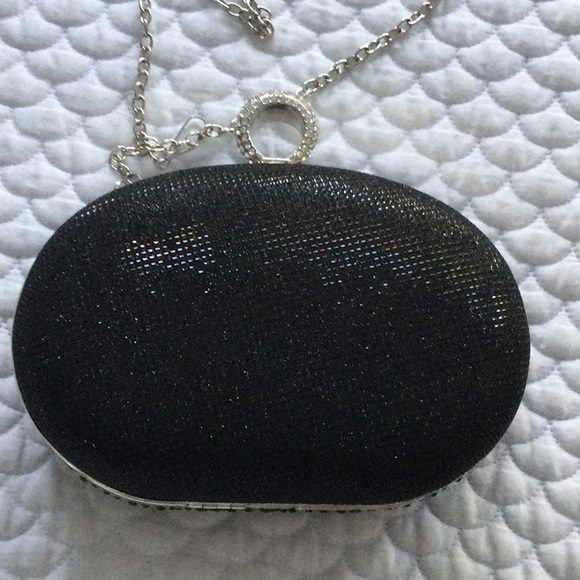 Elegant evening clutch with crossbody chain - Picture 3 of 8
